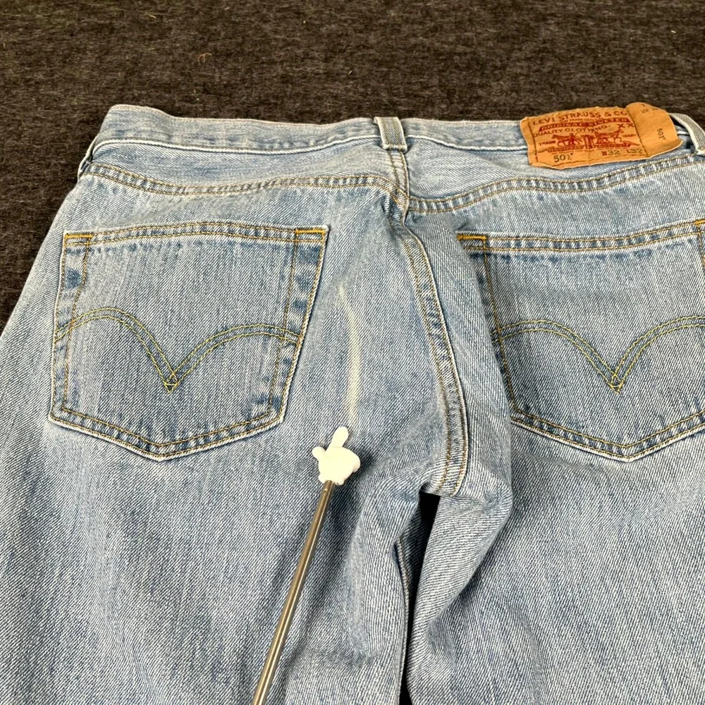 Vintage Levis 501 Original Mens Straight Leg Light Wash Blue Denim Jeans 32x32
